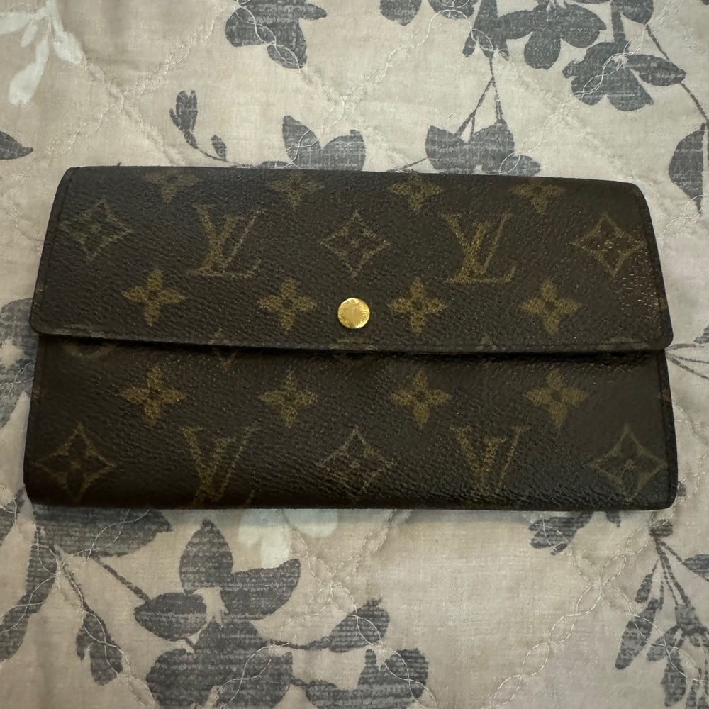 Authentic LV Sarah wallet